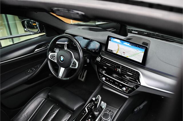 BMW 5-SERIE 530i High Executive M Sport Automaat / Schuif-kanteldak / Trekhaak / Laserlight / Parking Assistant Plus / Gesture Control / Driving Assistant Professional / Head-Up