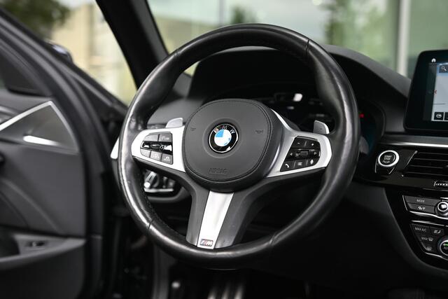 BMW 5-SERIE 530i High Executive M Sport Automaat / Schuif-kanteldak / Trekhaak / Laserlight / Parking Assistant Plus / Gesture Control / Driving Assistant Professional / Head-Up