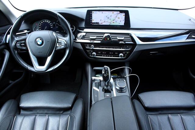 BMW 5-SERIE 530i LUXERY LINE 252pk NL-AUTO LEDER NAV LED '17