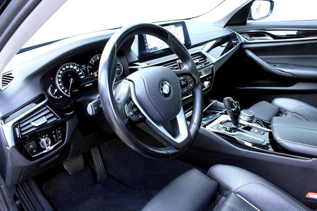 BMW 5-SERIE 530i LUXERY LINE 252pk NL-AUTO LEDER NAV LED '17