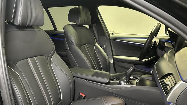 BMW 5-SERIE Touring 530i High Executive Edition | M Sportpakket | Panoramadak | laser Led koplampen | Navigatie Full map |