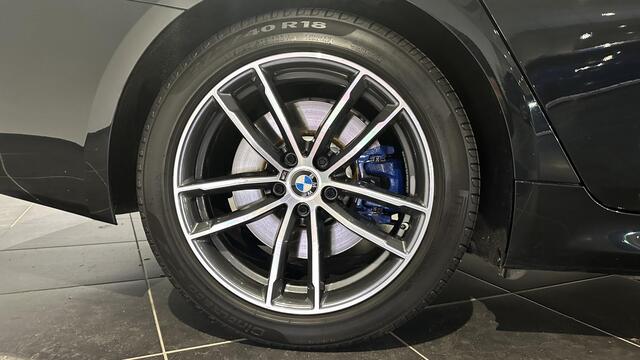 BMW 5-SERIE Touring 530i High Executive Edition | M Sportpakket | Panoramadak | laser Led koplampen | Navigatie Full map |