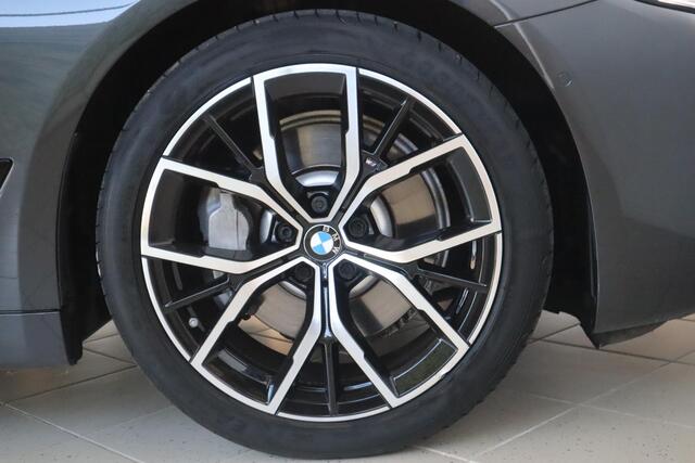 BMW 5-SERIE Sedan 530i High Executive / M-Sportpakket / BMW Laserlight