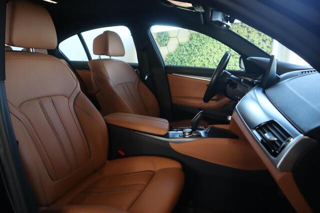 BMW 5-SERIE Sedan 530i High Executive / M-Sportpakket / BMW Laserlight