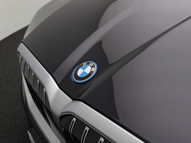BMW 5-SERIE Sedan 530e M Sportpakket Innovation Pack / NIEUW MODEL!! / Driving Assistant Plus / Harman Kardon / Elek. Stoelverstelling / 19''