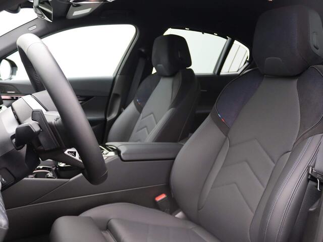 BMW 5-SERIE Sedan 530e M Sportpakket Innovation Pack / NIEUW MODEL!! / Driving Assistant Plus / Harman Kardon / Elek. Stoelverstelling / 19''