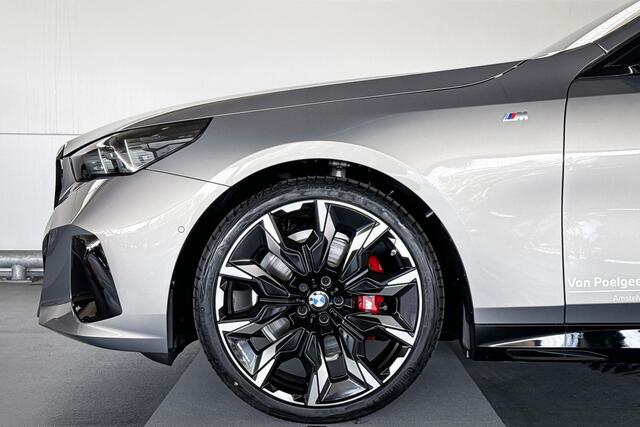 BMW 5-SERIE Sedan 520i | M Sport Pro | Innovation Pack | Travel Pack | Comfort Pack