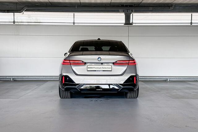 BMW 5-SERIE Sedan 520i | M Sport Pro | Innovation Pack | Travel Pack | Comfort Pack