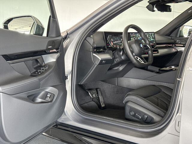 BMW 5-SERIE Sedan 520i | M Sport Pro | Innovation Pack | Travel Pack | Comfort Pack