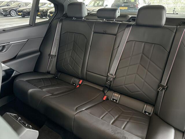 BMW 5-SERIE Sedan 520i | M Sport Pro | Innovation Pack | Travel Pack | Comfort Pack