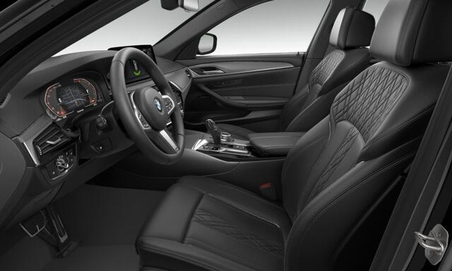 BMW 5-SERIE Touring 530i Business Ed. Plus | High Exe | Nappa | M-Sport | Elek. Trekhaak | Comfort Stoel.
