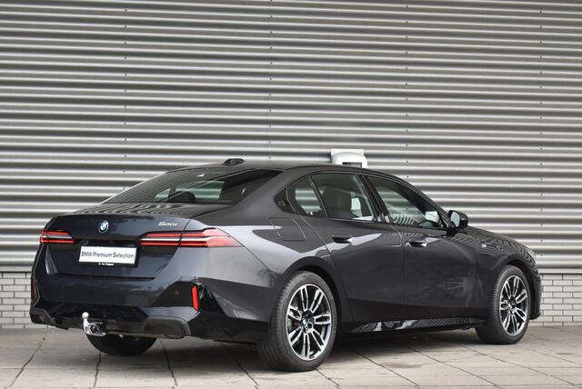 BMW 5-SERIE Sedan 520i M Sport / Innovation Pack / trekhaak