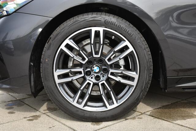 BMW 5-SERIE Sedan 520i M Sport / Innovation Pack / trekhaak