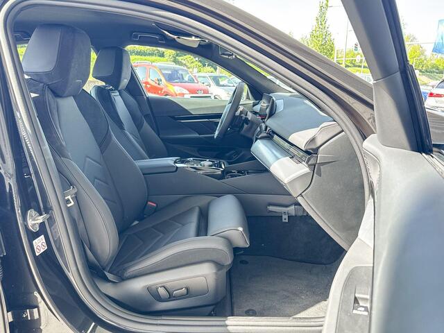 BMW 5-SERIE Sedan 520i M Sport / Innovation Pack / trekhaak