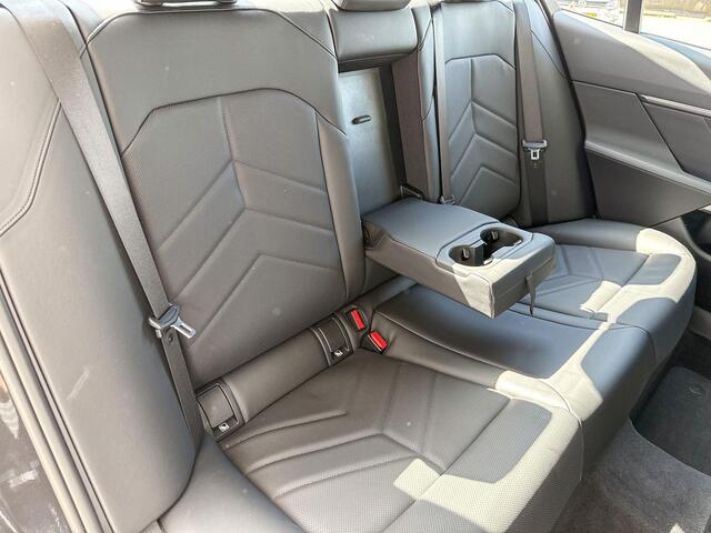 BMW 5-SERIE Sedan 520i M Sport / Innovation Pack / trekhaak
