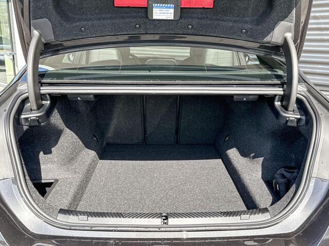 BMW 5-SERIE Sedan 520i M Sport / Innovation Pack / trekhaak