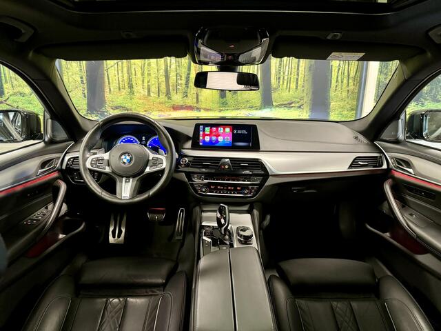 BMW 5-SERIE Touring 530d High Executive | M Pakket | Panoramadak | Elektrische Stoelen + Geheugen | 360° Camera | Head-Up Display | Apple Carplay | Keyless | Harman Kardon | Parkeersensoren |