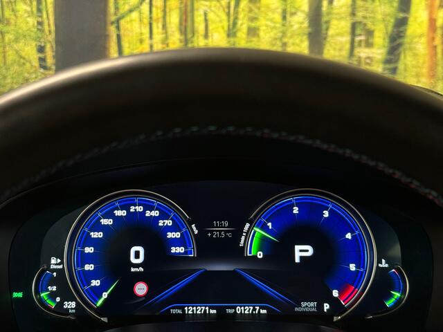 BMW 5-SERIE Touring 530d High Executive | M Pakket | Panoramadak | Elektrische Stoelen + Geheugen | 360° Camera | Head-Up Display | Apple Carplay | Keyless | Harman Kardon | Parkeersensoren |