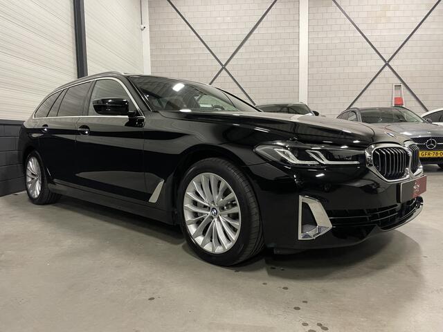 BMW 5-SERIE Touring 530e xDrive High Exe PANO/H&K/ACC/LEER-SPORT+MEMORY/ADAPTIVE-LED/18"/LIVE COCKPIT PRO/STANDKACHEL/CARPLAY/DAB/ELECTR.TREKHAAK/LUXURY-LINE