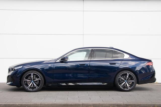BMW 5-SERIE Sedan 530e M-Sport | Innovation pack | Comfort Pack | Trekhaak