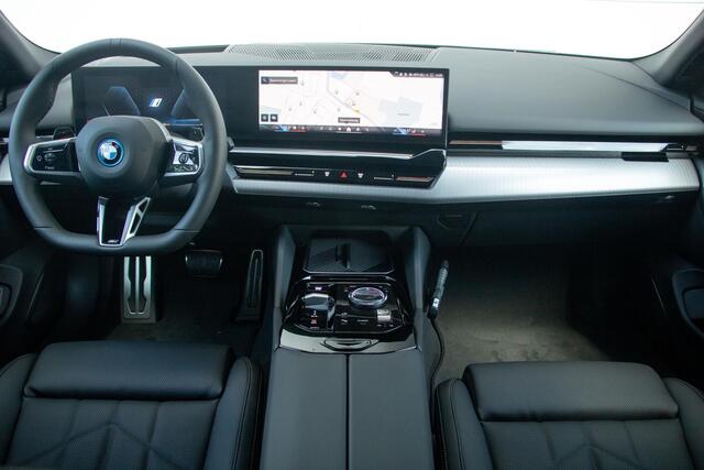 BMW 5-SERIE Sedan 530e M-Sport | Innovation pack | Comfort Pack | Trekhaak