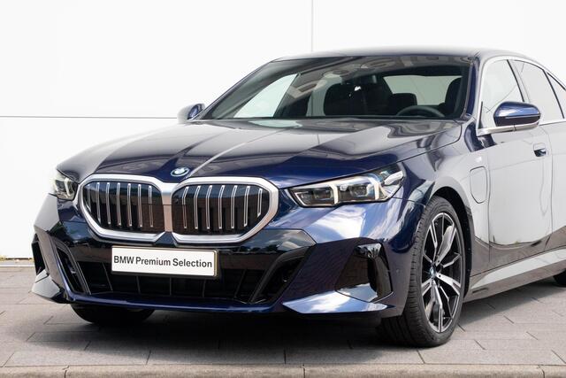 BMW 5-SERIE Sedan 530e M-Sport | Innovation pack | Comfort Pack | Trekhaak