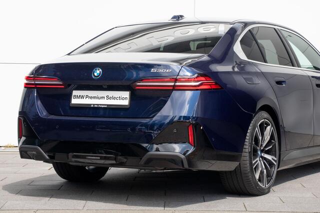 BMW 5-SERIE Sedan 530e M-Sport | Innovation pack | Comfort Pack | Trekhaak