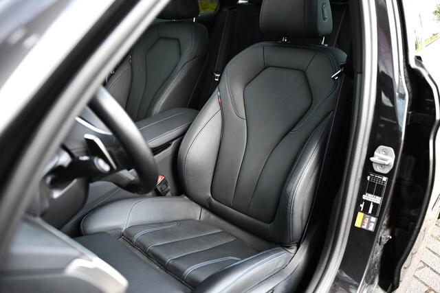 BMW 5-SERIE Touring 530e xDrive High Executive M Sport Automaat / Panoramadak / Sportstoelen / Stoelverwarming / Laserlight / Parking Assistant / Head-Up / Live Cockpit Professional