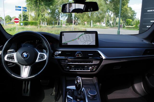 BMW 5-SERIE Touring 540d 340 PK xDrive M-Sport High Executive, Panoramadak, Elek. Trekhaak, Harman/Kardon, Soft-Close