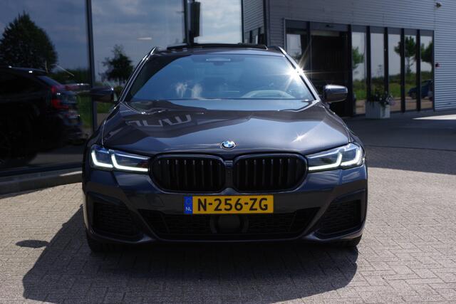 BMW 5-SERIE Touring 540d 340 PK xDrive M-Sport High Executive, Panoramadak, Elek. Trekhaak, Harman/Kardon, Soft-Close