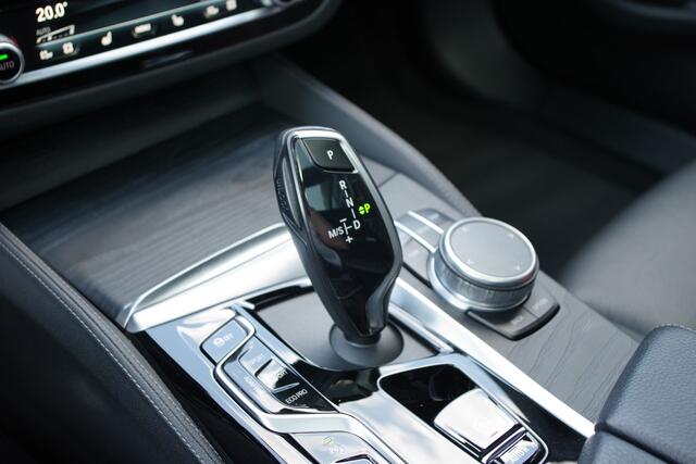 BMW 5-SERIE Touring 540d 340 PK xDrive M-Sport High Executive, Panoramadak, Elek. Trekhaak, Harman/Kardon, Soft-Close