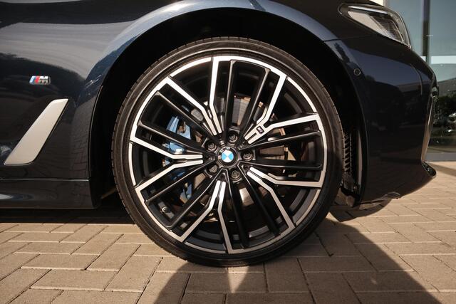 BMW 5-SERIE 530e High Executive | M Sportpakket | Comfort Access Pakket | Head-up Display