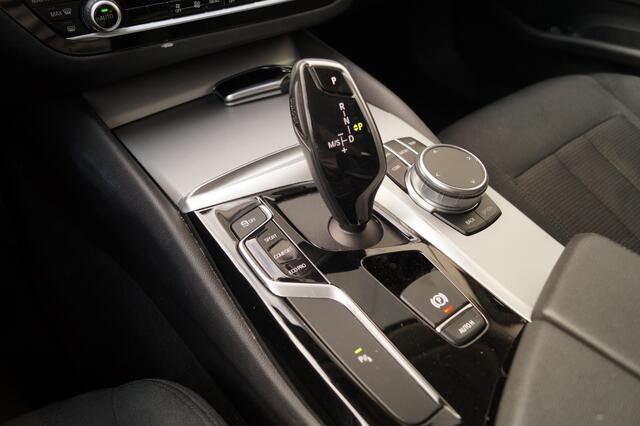BMW 5-SERIE Touring 520i 184pk Automaat Executive Edition -NAVI-ECC-