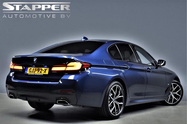 BMW 5-SERIE 540i 333pk 6-Cil Automaat M-Sport 1e Eig. Dealer OH Carplay/Camera/Navi/Led/Leer/Stoelverw./Lmv19''