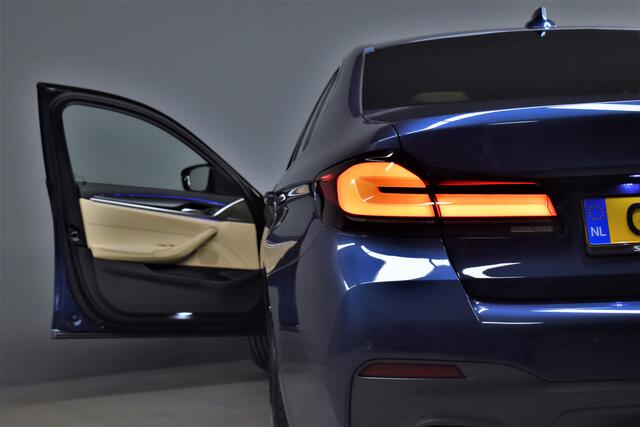 BMW 5-SERIE 540i 333pk 6-Cil Automaat M-Sport 1e Eig. Dealer OH Carplay/Camera/Navi/Led/Leer/Stoelverw./Lmv19''