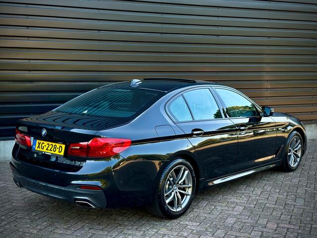 BMW 5-SERIE 520i M-SPORT HEADUP|DAK|HiFi|HAAK NAP!