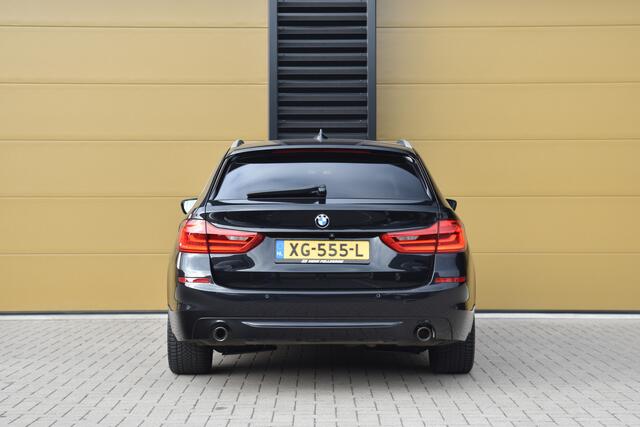 BMW 5-SERIE Touring 520i Executive * Sport line * Navigatie Professional * Stoelverwarming * Sfeerverlichting *