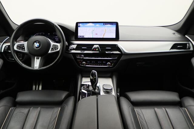 BMW 5-SERIE Touring 520i Business Edition Plus M Sportpakket, Leer, BMW Laser, Apple Carplay, ACC, Trekhaak, 19''