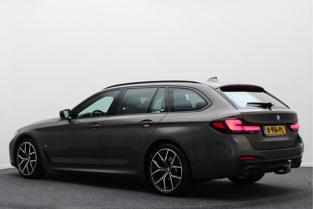 BMW 5-SERIE Touring 520i Business Edition Plus M Sportpakket, Leer, BMW Laser, Apple Carplay, ACC, Trekhaak, 19''