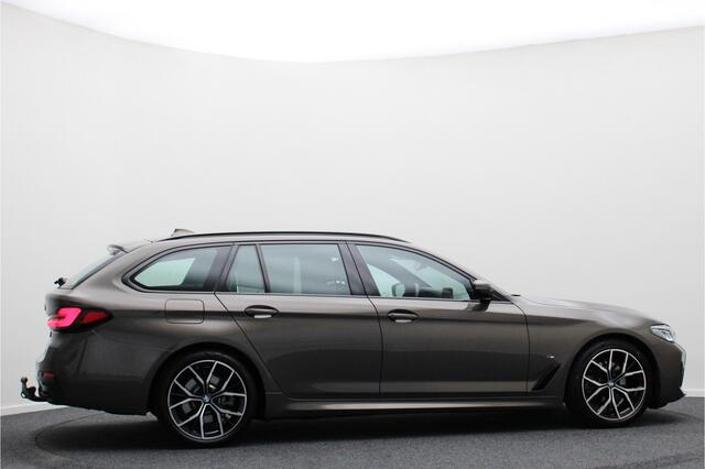 BMW 5-SERIE Touring 520i Business Edition Plus M Sportpakket, Leer, BMW Laser, Apple Carplay, ACC, Trekhaak, 19''