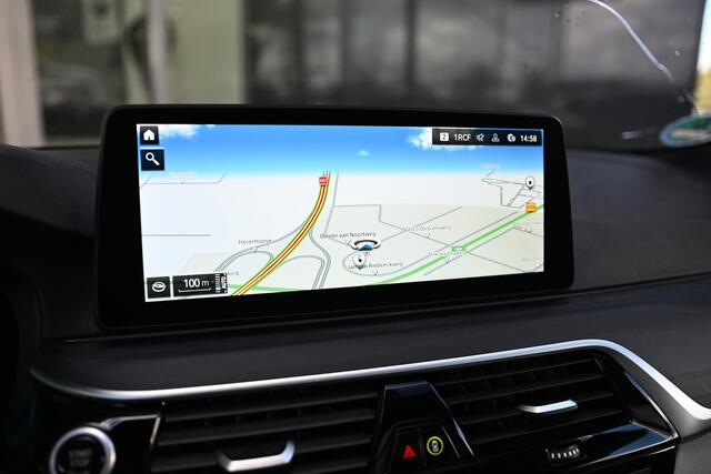 BMW 5-SERIE Touring 530e High Executive M Sport Automaat / Panoramadak / Trekhaak / Sportstoelen / Stoelverwarming / Laserlight / Head-Up / Parking Assistant / Live Cockpit Professional