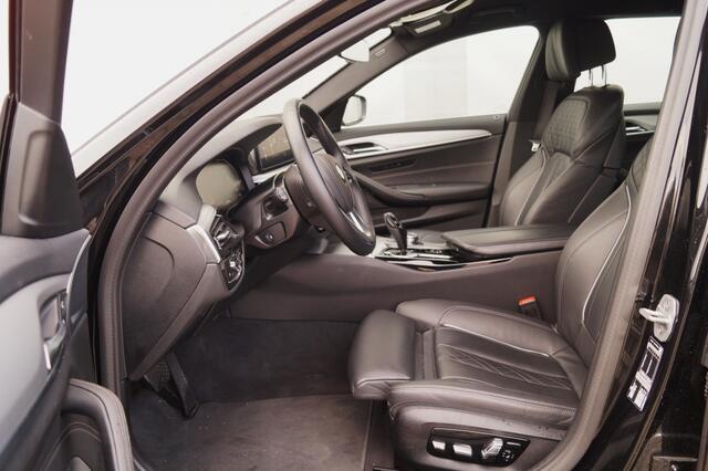 BMW 5-SERIE Touring 520i Business Edition Plus -LEER-NAVI-ECC-