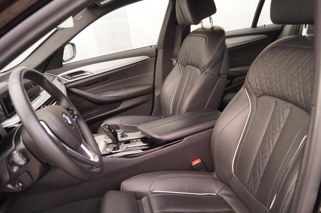 BMW 5-SERIE Touring 520i Business Edition Plus -LEER-NAVI-ECC-