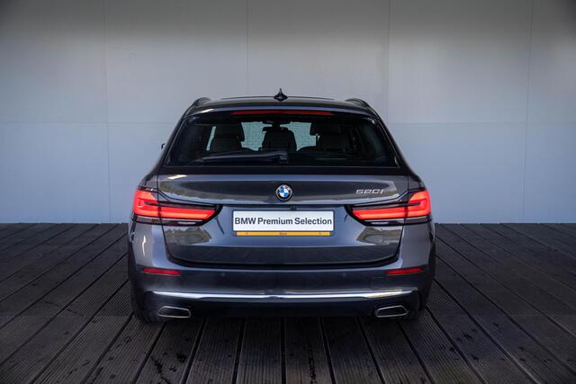 BMW 5-SERIE Touring 520i High Executive | Glazen Panoramadak | Elektrisch verwarmde voorstoelen | Parking Assistant