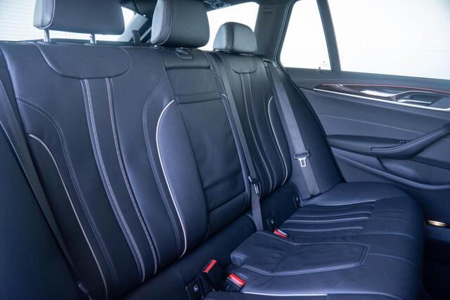 BMW 5-SERIE Touring 520i High Executive | Glazen Panoramadak | Elektrisch verwarmde voorstoelen | Parking Assistant