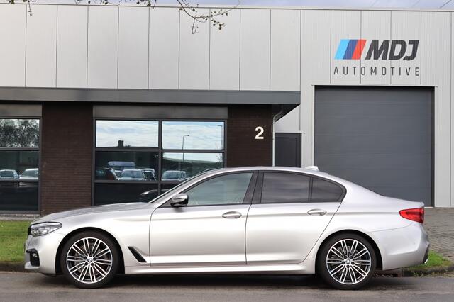 BMW 5-SERIE 520i M Sport High Exe 19 inch Comfort stoelen Head Up