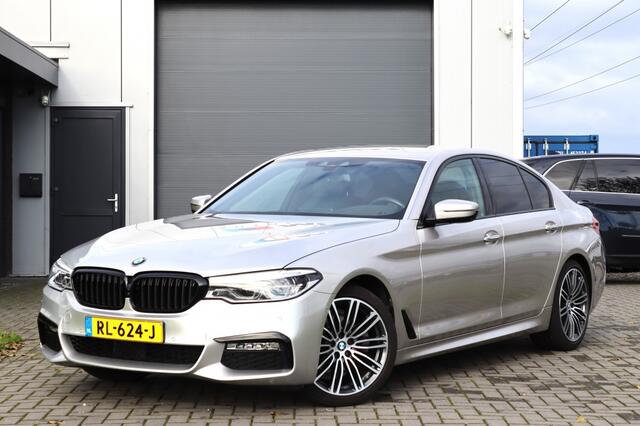 BMW 5-SERIE 520i M Sport High Exe 19 inch Comfort stoelen Head Up