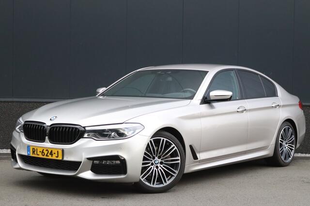 BMW 5-SERIE 520i M Sport High Exe 19 inch Comfort stoelen Head Up