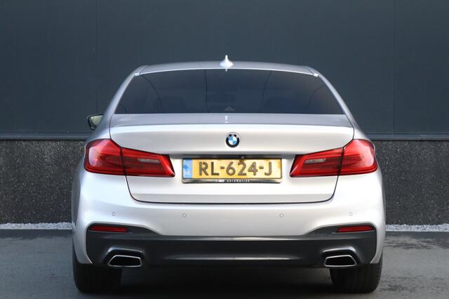 BMW 5-SERIE 520i M Sport High Exe 19 inch Comfort stoelen Head Up
