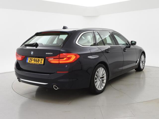 BMW 5-SERIE Touring 520i LUXURY LINE + HEAD-UP / STANDKACHEL / LED / COMFORTZETELS / DIGITALE COCKPIT